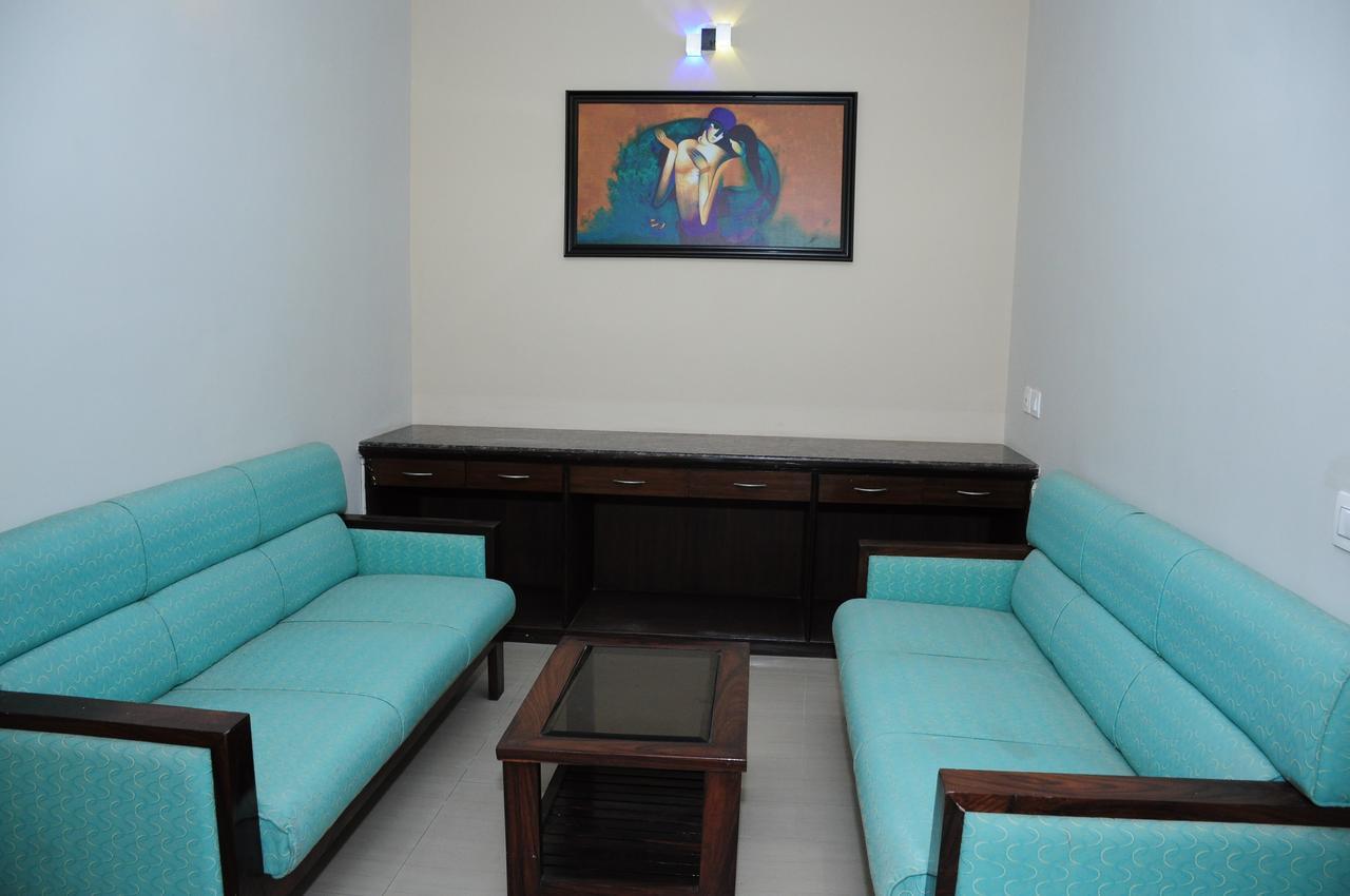 Hotel Pranav International-Fully Vaccinated Staff Gonikoppal Exterior photo