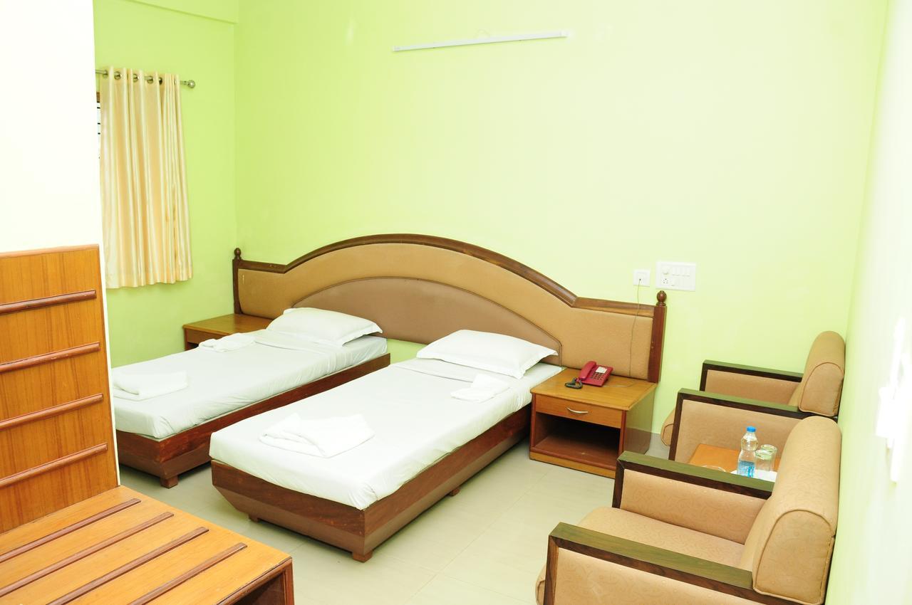 Hotel Pranav International-Fully Vaccinated Staff Gonikoppal Exterior photo