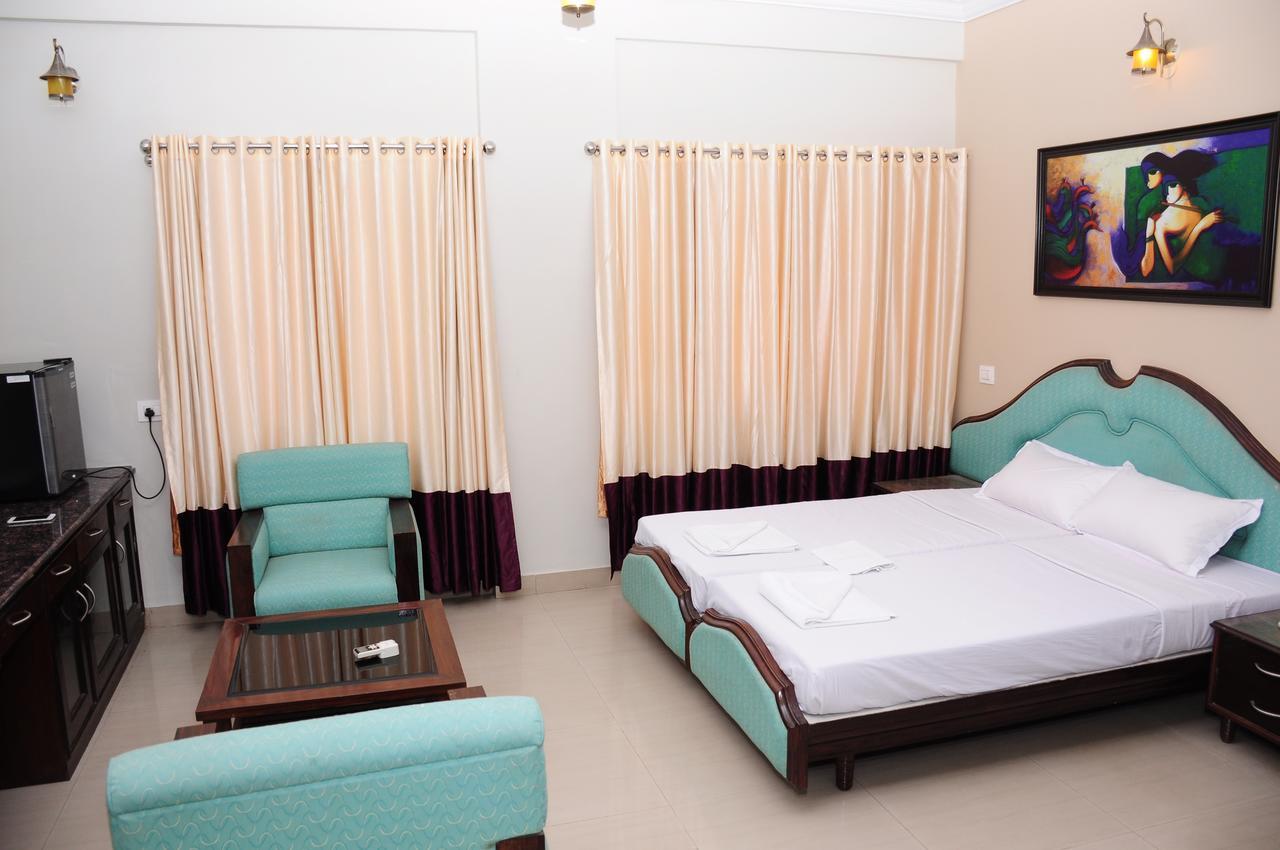 Hotel Pranav International-Fully Vaccinated Staff Gonikoppal Exterior photo