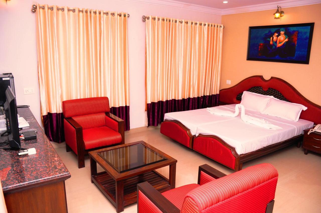 Hotel Pranav International-Fully Vaccinated Staff Gonikoppal Exterior photo