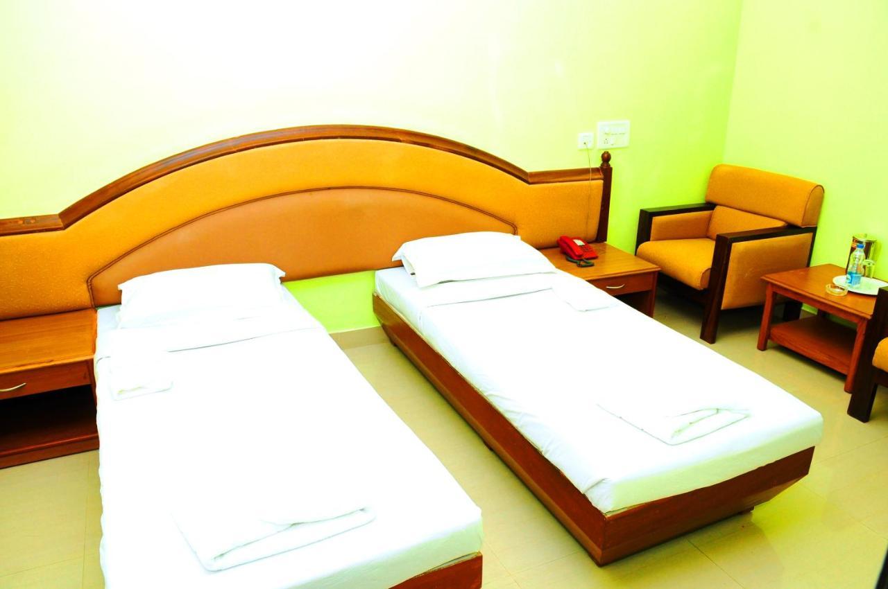 Hotel Pranav International-Fully Vaccinated Staff Gonikoppal Exterior photo